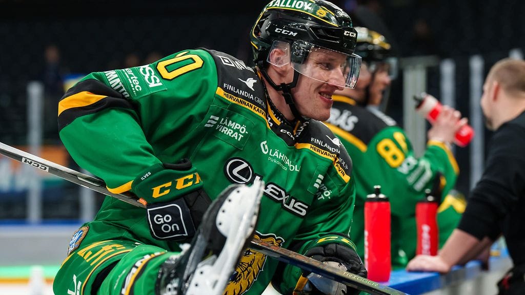 Eemeli Suomi puuttuu Ilveksen kokoonpanosta SM-liigan kärkiottelussa Lukkoa vastaan.