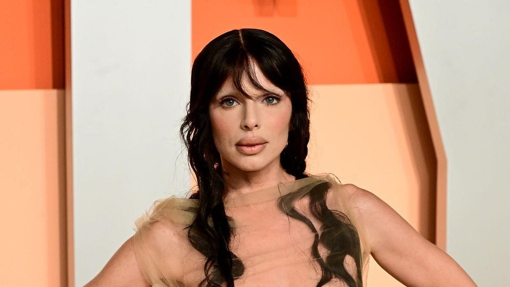 Julia Fox on tunnettu näyttävistä ja erikoisista asuistaan.