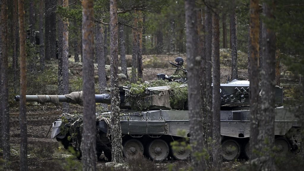 Taistelupanssarivaunu harjoituksissa Niinisalossa huhtikuussa 2024.