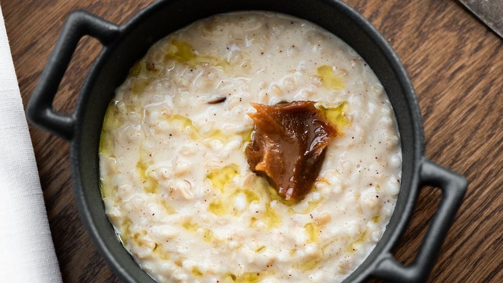 Hans Välimäen kaurapuuroa on tarjolla helsinkiläisessä Brasserie Lionne -ravintolassa.