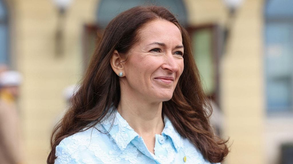 Suzanne Innes-Stubb osallistuu syyskuussa alkavalle maanpuolustuskurssille