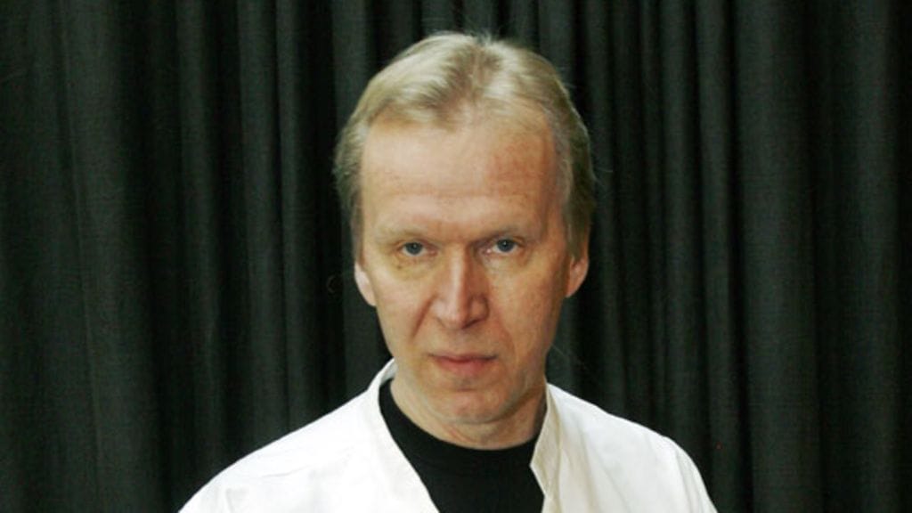 Lääkäri Tapani Kiminkinen kannustaa joustavuuteen makuuhuoneessa.