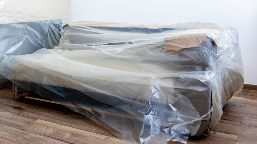 Vuokralainen jätti irtaimiston asuntoonsa muuttaessaan remontin tieltä pois.