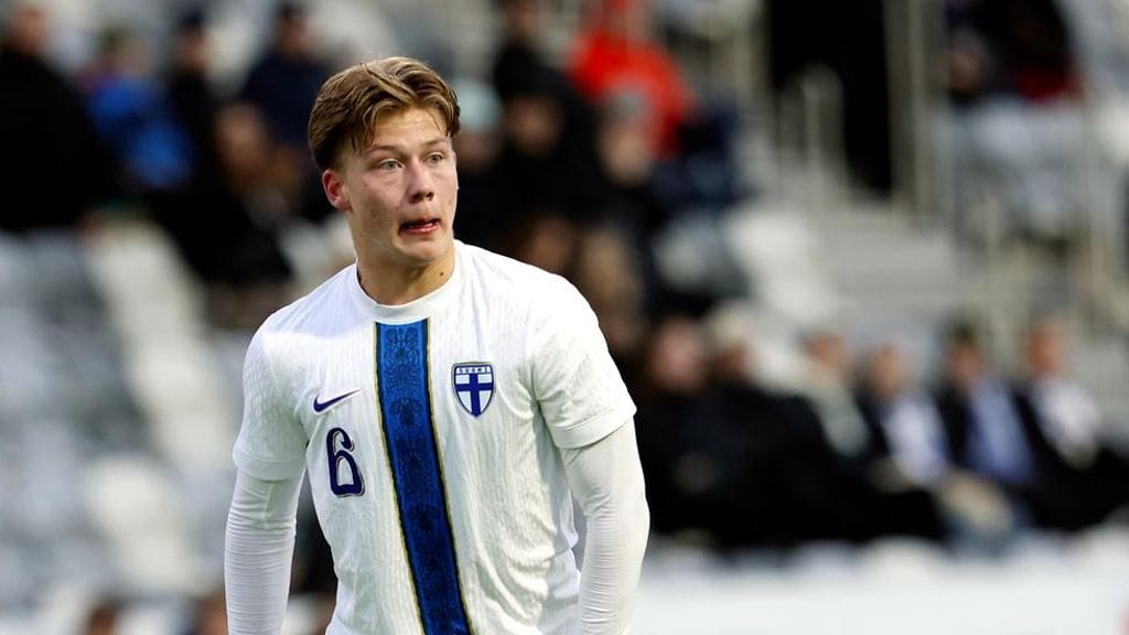 Matias Siltanen (arkistokuvassa) naulasi rangaistuspotkusta Suomen toisen maalin.