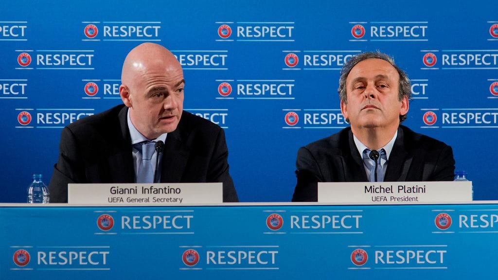 Gianni Infantino (vas.) ja Michel Platini olivat takavuosina läheisessä työyhteydessä Euroopan jalkapalloliitossa.