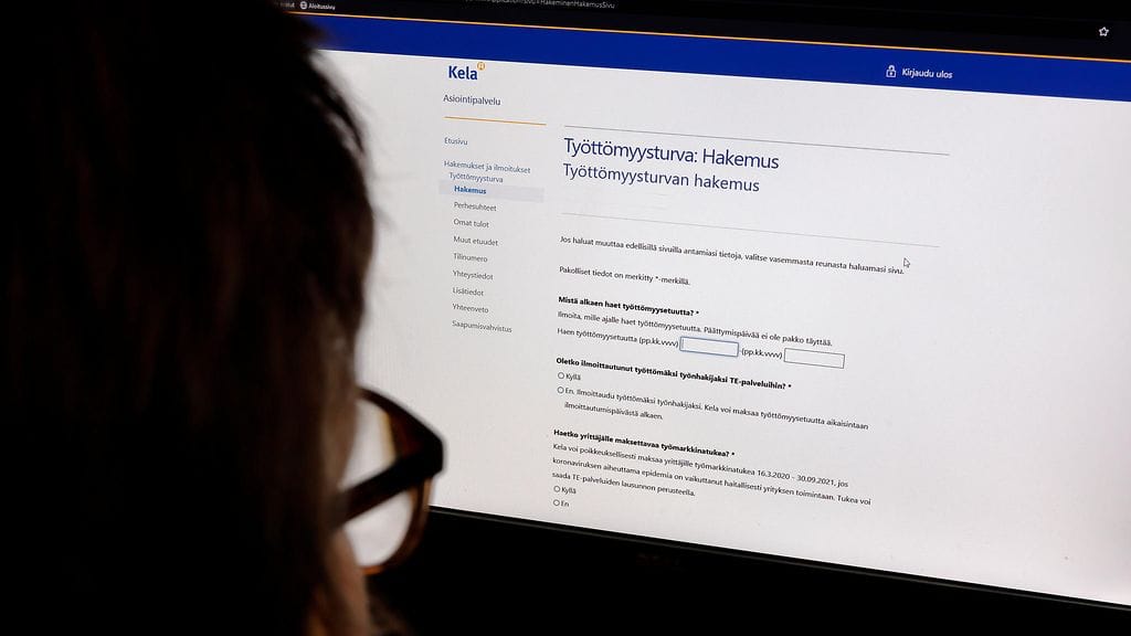 Suojaosilla tarkoitettiin Suomessa mallia, jossa työtön sai ansaita kuukaudessa 300 euroa ilman, että kyseinen tulo vaikutti työttömyysturvaan tai asumistukeen.