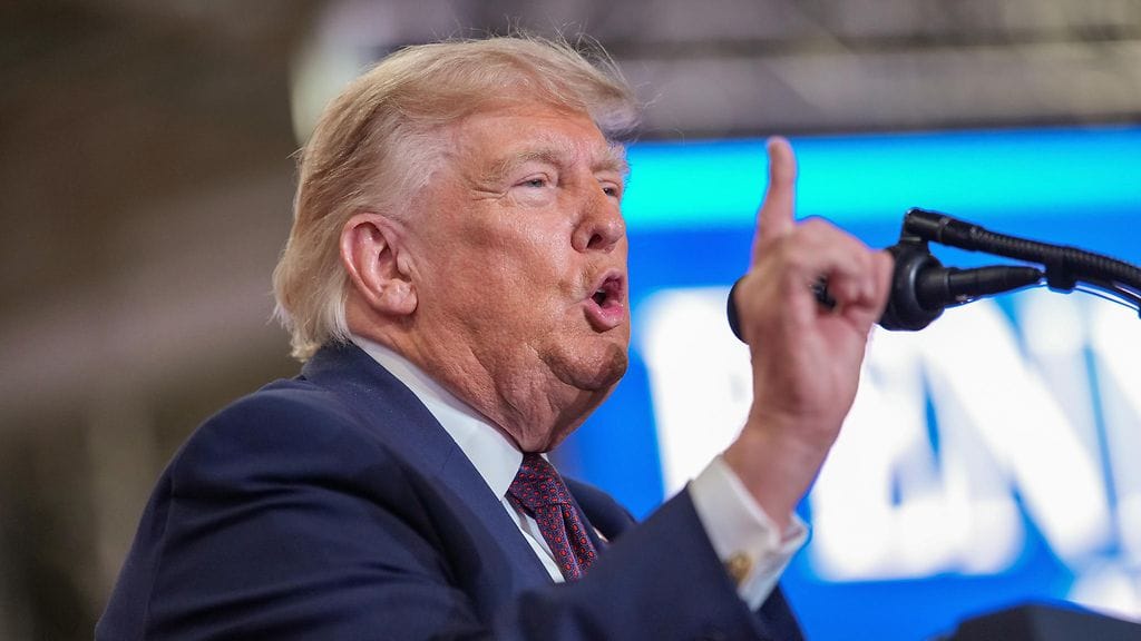 Donald Trump hyökkäsi esityksillään.