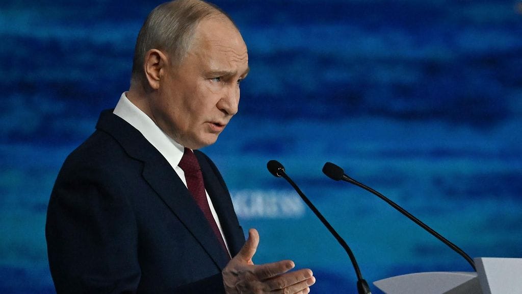 Vladimir Putin kuvattuna Pietarissa 5. kesäkuuta 2026.