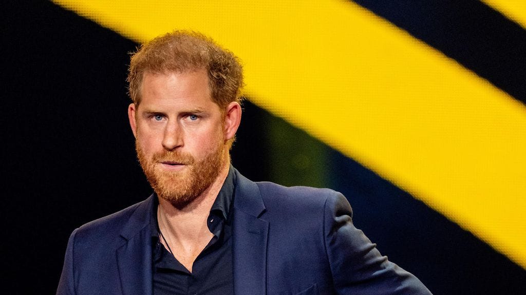 Prinssi Harry ja kuusi muuta henkilöä nosti kanteen Associated Newspapers Limitediä (ANL) vastaan laittomasta tiedonkeruusta.