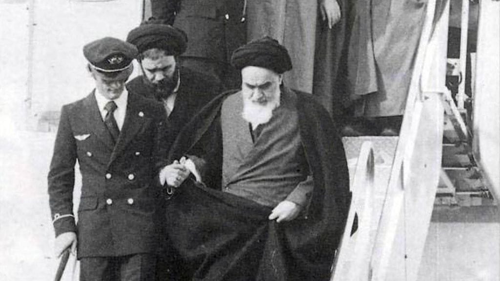 AOP 30.3DEEEBR Ruhollah Khomeini paluu Iraniin