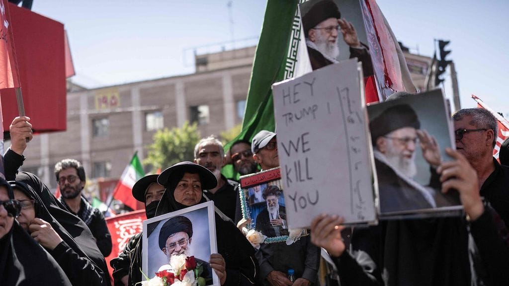 LK 11.7.26 ali khamenei hautajaiset