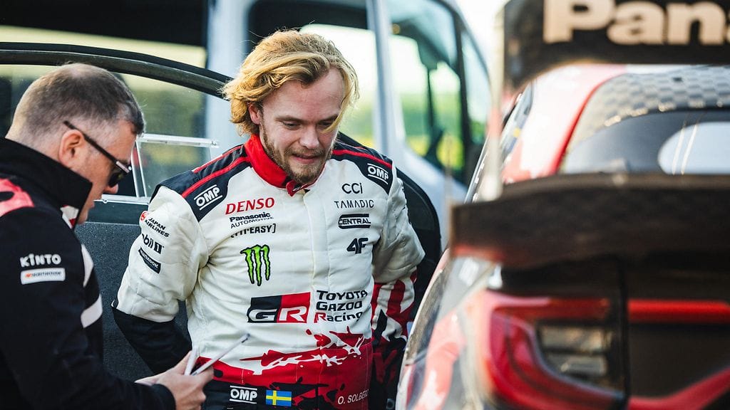 Toyotan Oliver Solberg valmistautuu torstaina Suomen MM-ralliin Mikkelin lähistöllä ajetuissa testeissä.