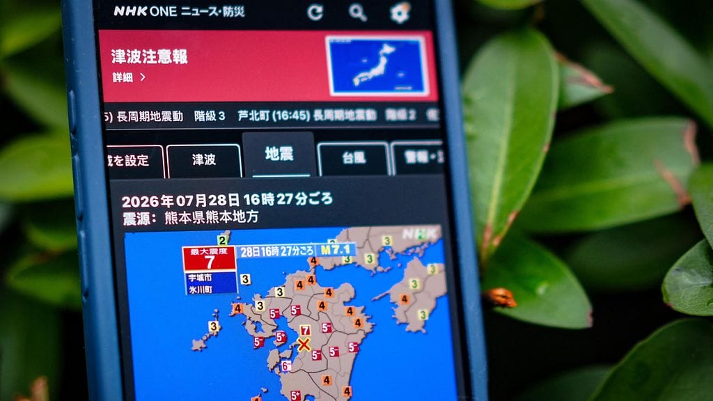 Kuva puhelimessa olleesta maanjäristysvaroituksesta Japanissa