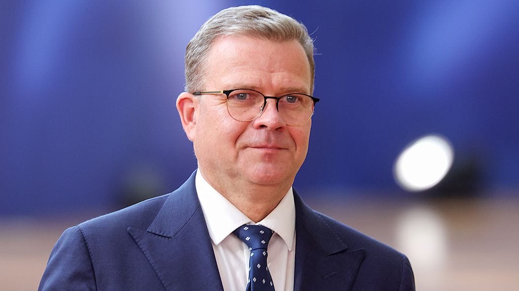 Pääministeri Petteri Orpo (kok.) vastasi opposition vaatimukseen suojaosien palauttamisesta.