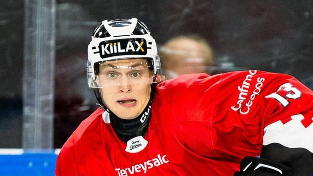 Leevi Selänne kiekkoilee ensi kaudella Porvoossa.