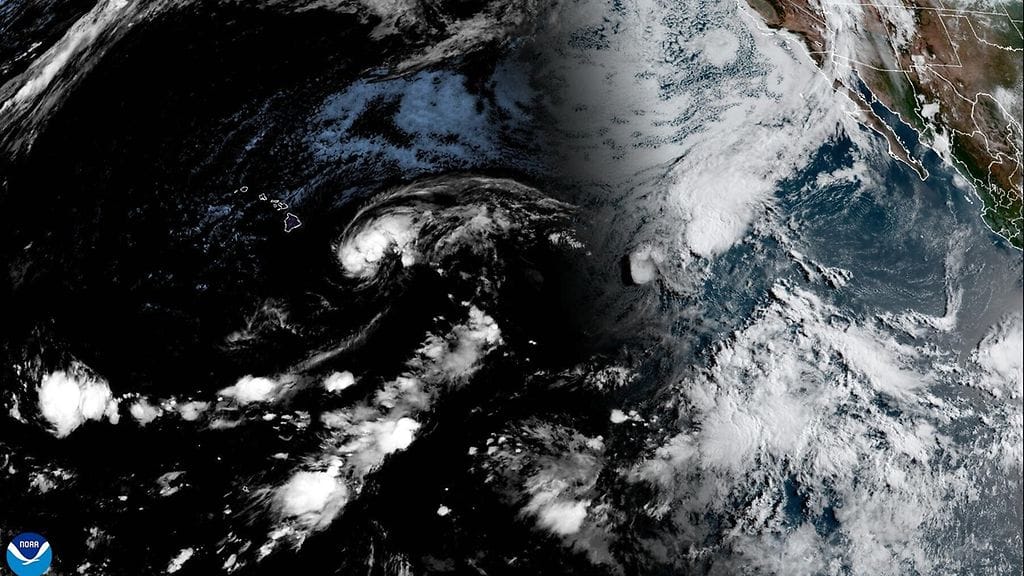 Yhdysvaltain liittovaltion viraston NOAA:n (National Oceanic and Atmospheric Administration) jakamassa kuvassa Lala lähestyy Havaijin saarta Tyynellämerellä 14. elokuuta 2026.