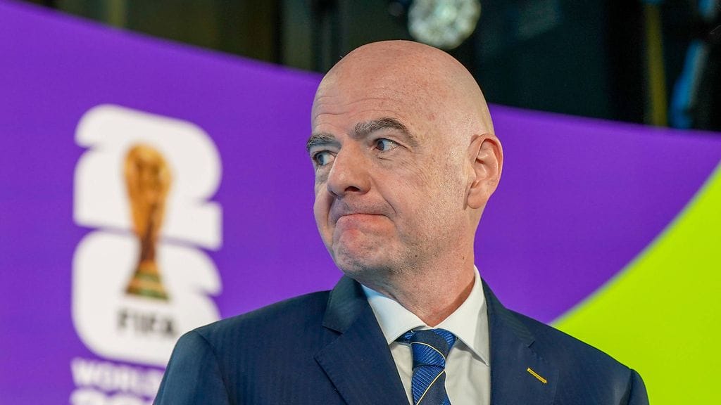 Gianni Infantinoon kohdistuva vastatuuli yltyy.