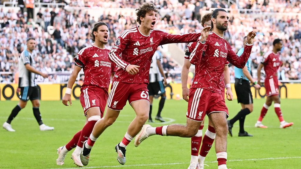 Dominik Szoboszlai naulasi lisäajalla tärkeän maalin Liverpoolille.
