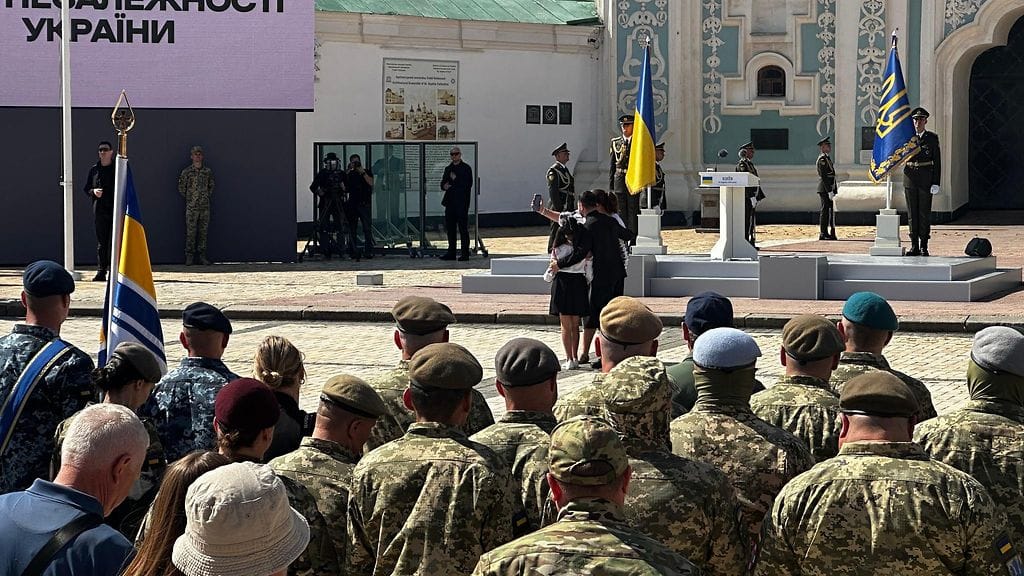 Ukrainassa vietetään tänään itsenäisyyspäivää. Presidentti Alexander Stubb ja useat muut Euroopan johtajat osallistuvat juhlallisuuksiin paikan päällä Kiovassa.