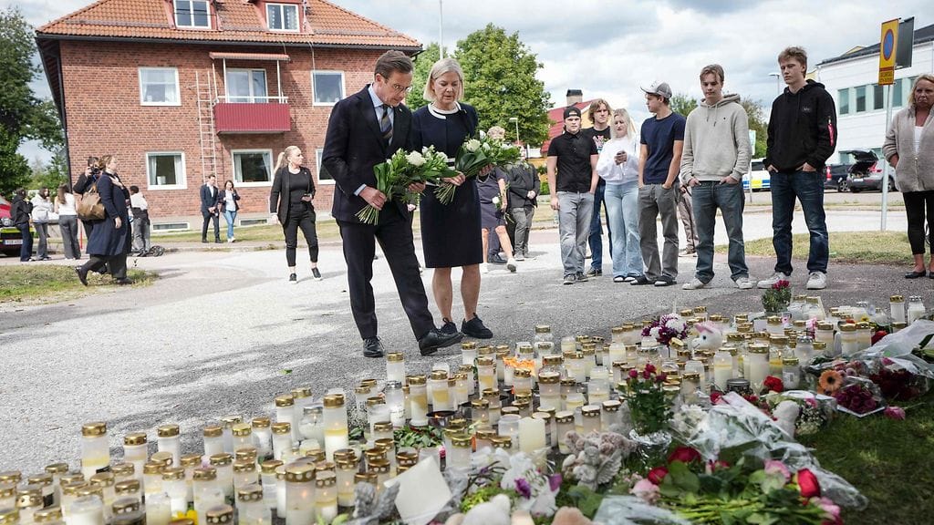 Ruotsin pääministeri Ulf Kristersson ja oppositiojohtaja Magdalena Andersson vierailivat Fagerstassa 22. elokuuta 2026, päivä kouluiskun jälkeen.