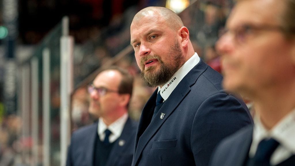 Jonne Virtanen yrittää persoonallisella tyylillään pelastaa Jukurit putoamiselta.