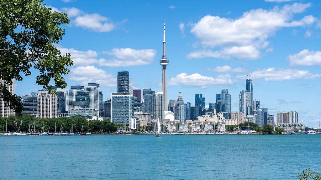Kyseinen järvi toimii rajana Kanadan Ontarion provinssin ja Yhdysvaltain New Yorkin osavaltion välillä.