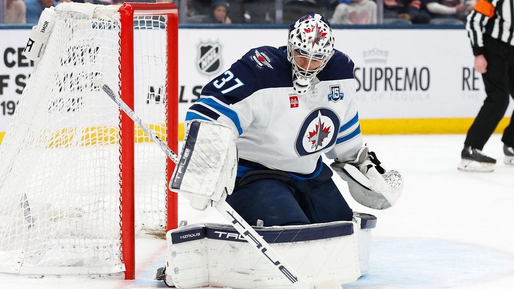 Connor Hellebuyck, 33, haluaa lähteä Winnipeg Jetsistä.