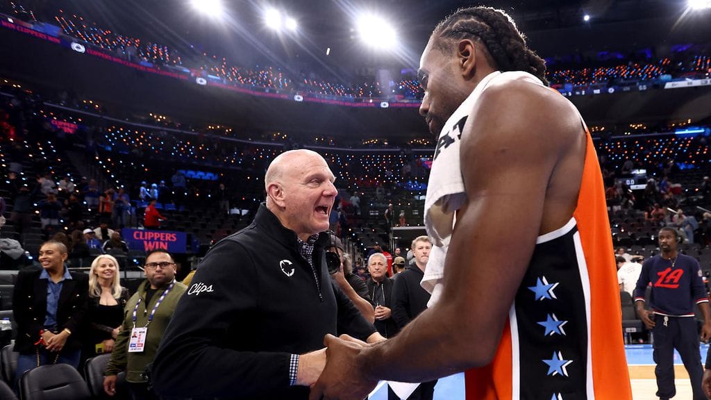 Omistaja Steve Ballmerin ja tähtipelaaja Kawhi Leonardin katsottiin syyllistyneen palkkakaton kiertoon NBA:ssa.