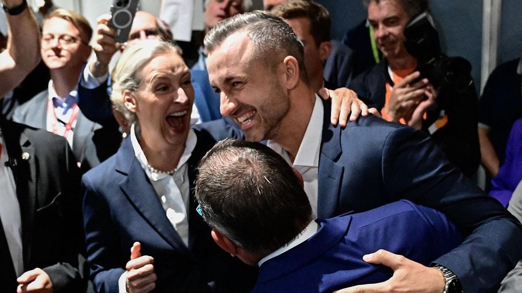 AFD:n Saksi-Anhalt kärkiehdokas
Ulrich Siegmund juhli vaalitulosta.