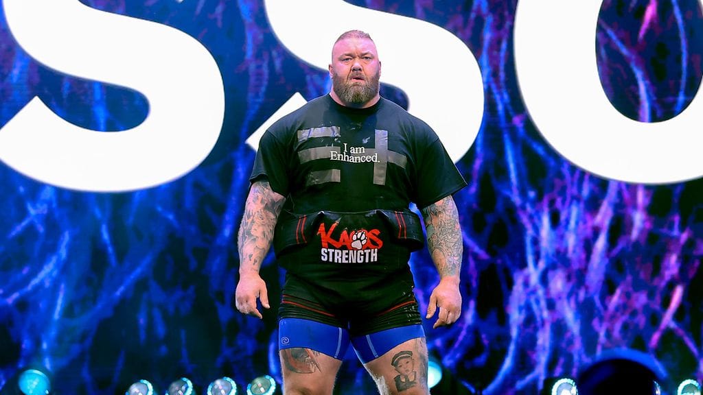 Hafthor Julius Björnsson onnitteli uutta maailmanennätysmiestä.
