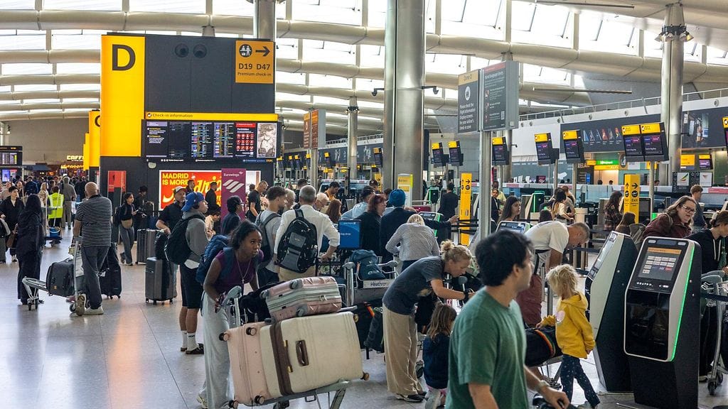 Heathrow on Ison-Britannian suurin ja yksi Euroopan vilkkaimmista lentoasemista. Kuva kuluneelta kesältä.