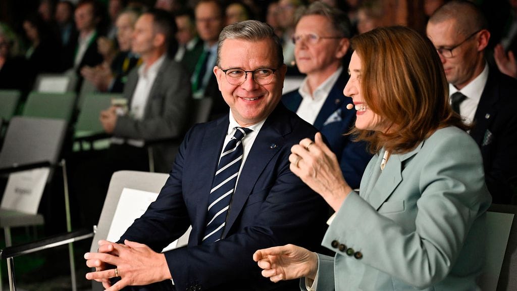 LK Petteri Orpo Ruth Porat nauravat 090926