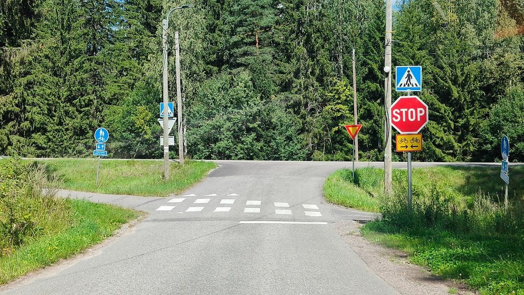 Tässä pysäytetään viivalle.