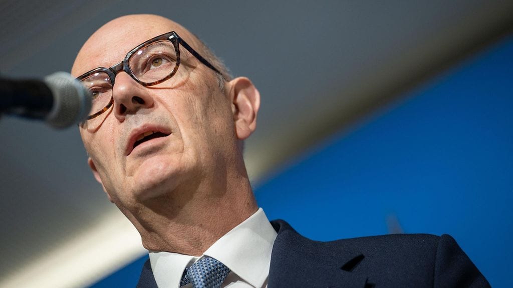 Ranskan valtiovarainministeri Roland Lescure lehdistön edessä 15. syyskuuta 2026.