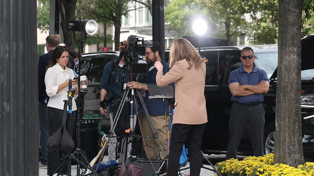 Kiista kärjistyy. Trump antoi vastikään porttikiellon CNN:lle, MS NOW:lle ja Politicolle.